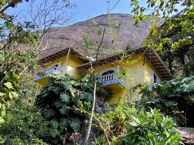Casa com 1100m² 3 quartos e 3 banheiros, à venda, no bairro Retiro em Petrópolis