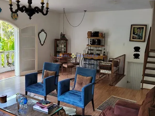 Casa com 1100m² 3 quartos e 3 banheiros, à venda, no bairro Retiro em Petrópolis