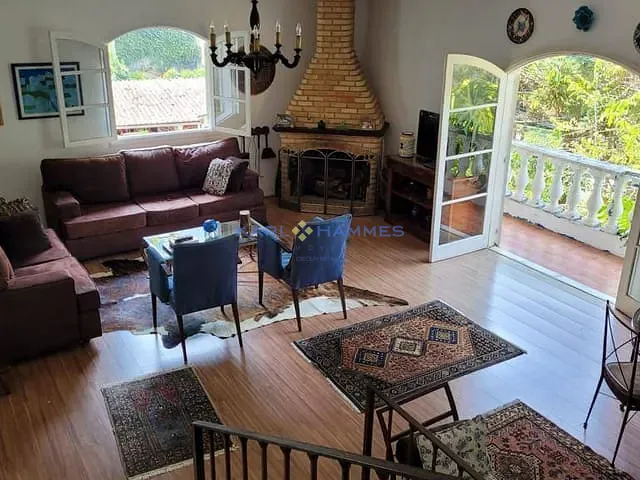Casa com 1100m² 3 quartos e 3 banheiros, à venda, no bairro Retiro em Petrópolis