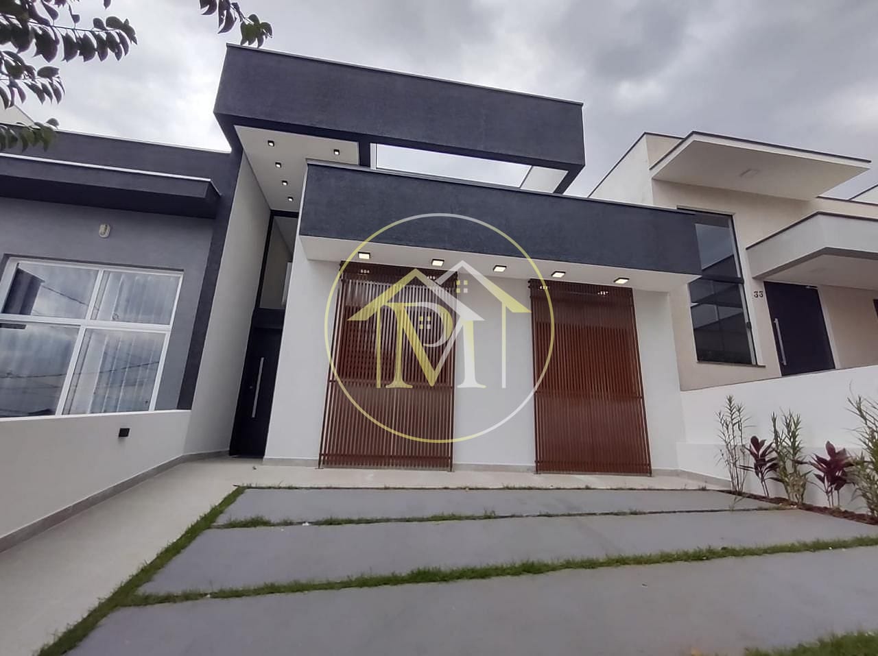 Casa à venda com 3 quartos, 121m² - Foto 1