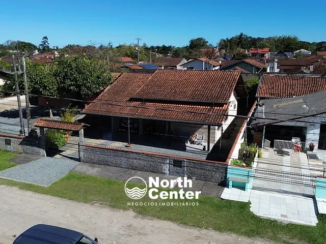 Casa com 360m² 2 quartos e 2 banheiros, à venda, no bairro Pinheiros em Balneário Barra do Sul