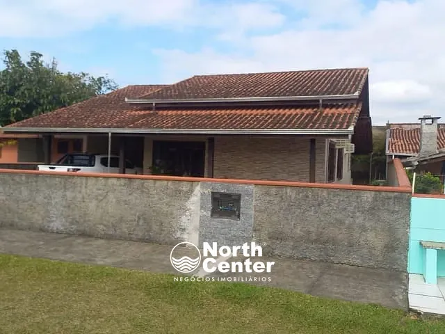 Casa com 360m² 2 quartos e 2 banheiros, à venda, no bairro Pinheiros em Balneário Barra do Sul