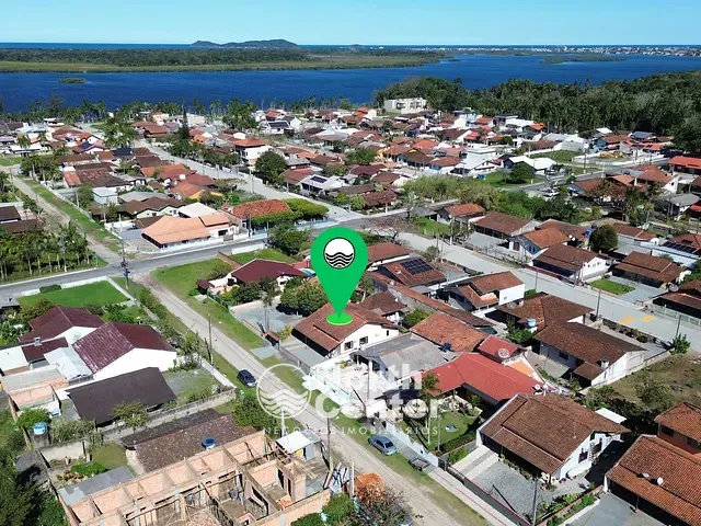Casa com 360m² 2 quartos e 2 banheiros, à venda, no bairro Pinheiros em Balneário Barra do Sul