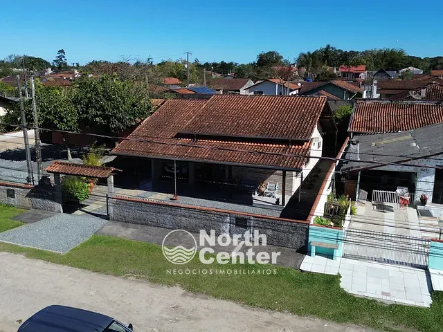 Casa com 360m² 2 quartos e 2 banheiros, à venda, no bairro Pinheiros em Balneário Barra do Sul