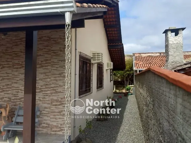 Casa com 360m² 2 quartos e 2 banheiros, à venda, no bairro Pinheiros em Balneário Barra do Sul