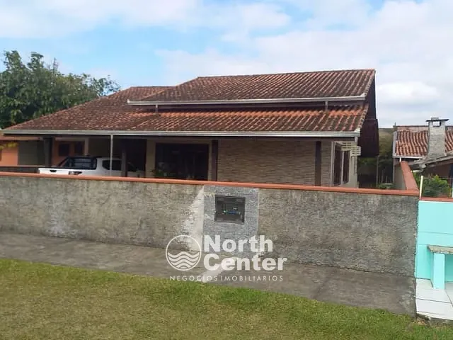 Casa com 360m² 2 quartos e 2 banheiros, à venda, no bairro Pinheiros em Balneário Barra do Sul