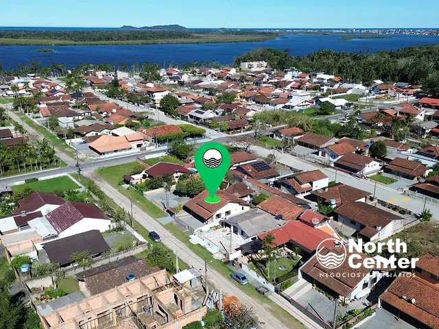 Casa com 360m² 2 quartos e 2 banheiros, à venda, no bairro Pinheiros em Balneário Barra do Sul