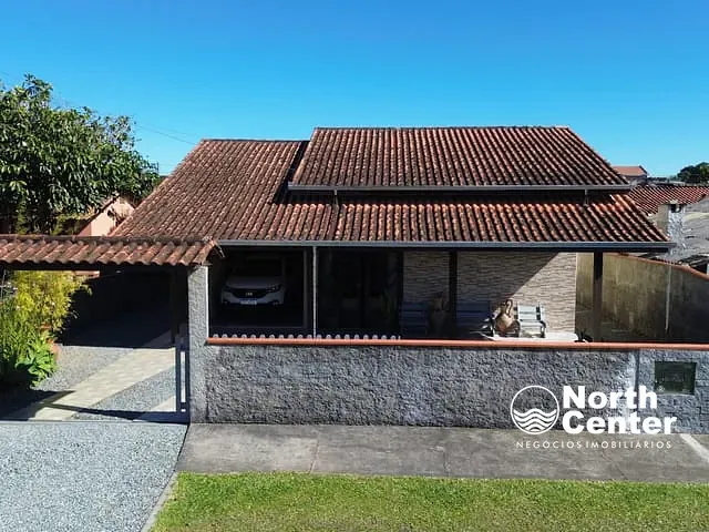Casa com 360m² 2 quartos e 2 banheiros, à venda, no bairro Pinheiros em Balneário Barra do Sul