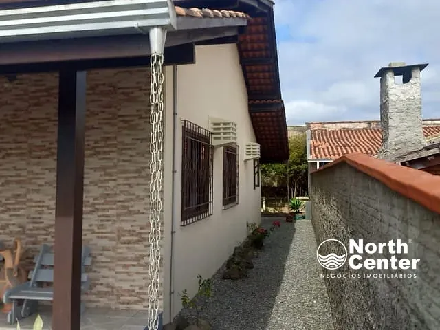 Casa com 360m² 2 quartos e 2 banheiros, à venda, no bairro Pinheiros em Balneário Barra do Sul