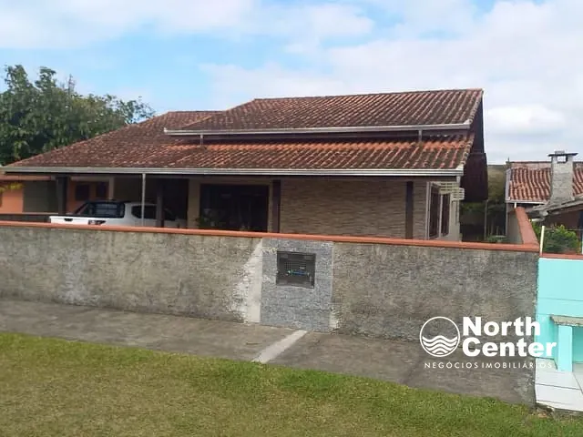 Casa com 360m² 2 quartos e 2 banheiros, à venda, no bairro Pinheiros em Balneário Barra do Sul
