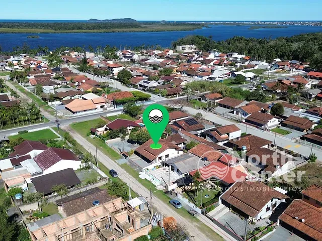 Casa com 360m² 2 quartos e 2 banheiros, à venda, no bairro Pinheiros em Balneário Barra do Sul