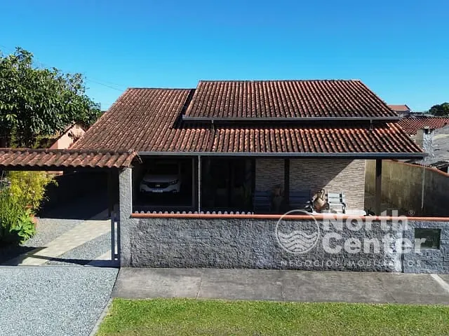 Casa com 360m² 2 quartos e 2 banheiros, à venda, no bairro Pinheiros em Balneário Barra do Sul