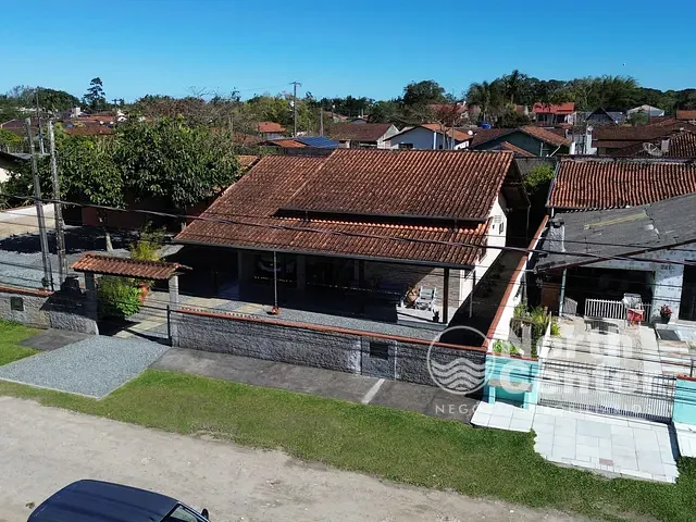 Casa com 360m² 2 quartos e 2 banheiros, à venda, no bairro Pinheiros em Balneário Barra do Sul