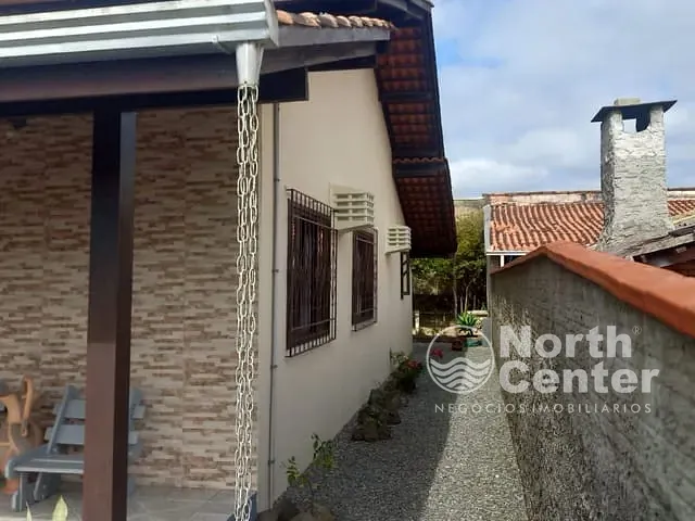 Casa com 360m² 2 quartos e 2 banheiros, à venda, no bairro Pinheiros em Balneário Barra do Sul