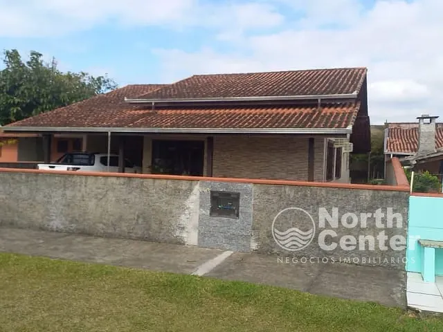 Casa com 360m² 2 quartos e 2 banheiros, à venda, no bairro Pinheiros em Balneário Barra do Sul