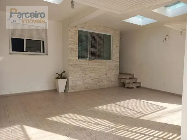 Casa com 210m² 2 quartos e 2 banheiros, à venda ou para alugar, no bairro Vila Carrão em São Paulo