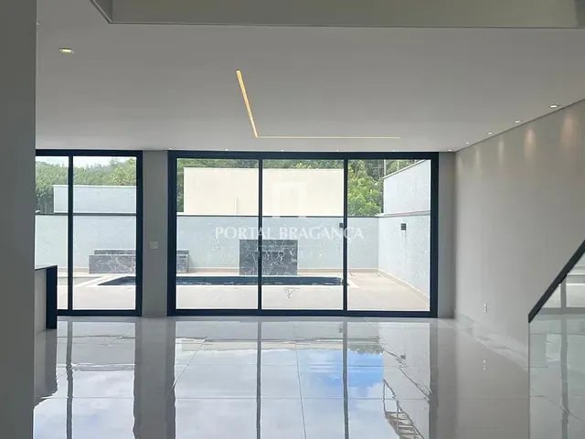 Casa com 300m² 3 quartos e 4 banheiros, à venda, no bairro Condomínio Residencial Euroville II em Bragança Paulista