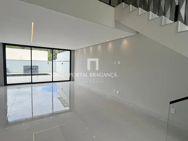 Casa com 300m² 3 quartos e 4 banheiros, à venda, no bairro Condomínio Residencial Euroville II em Bragança Paulista