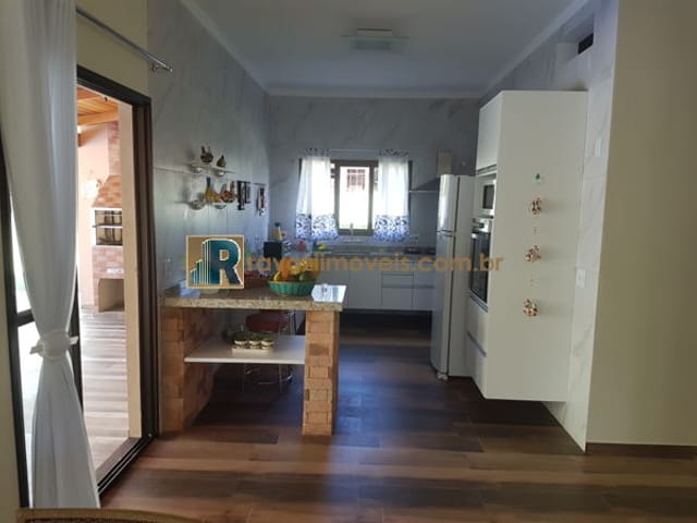 Casa com 489m² 3 quartos e 4 banheiros, à venda, no bairro Vila Omízollo em Louveira