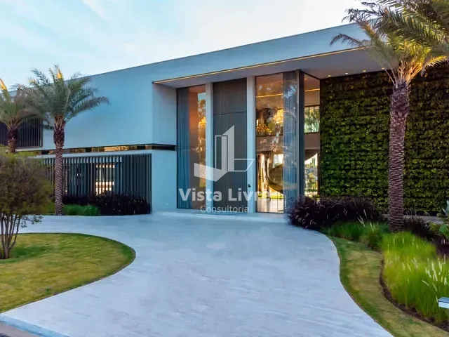 Casa com 2205m² 6 quartos e 8 banheiros, à venda, no bairro Tamboré em Santana de Parnaíba