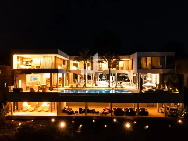 Casa com 2205m² 6 quartos e 8 banheiros, à venda, no bairro Tamboré em Santana de Parnaíba