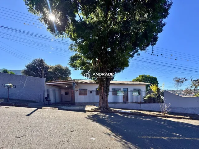 Casa com 395m² 3 quartos e 2 banheiros, à venda, no bairro Jardim São Pedro em Apucarana
