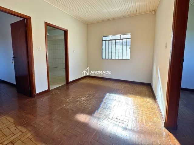 Casa com 395m² 3 quartos e 2 banheiros, à venda, no bairro Jardim São Pedro em Apucarana