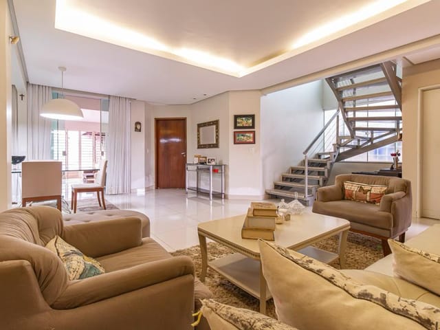 Sobrado com 468m² 4 quartos e 6 banheiros, à venda, no bairro Jardim América em Goiânia