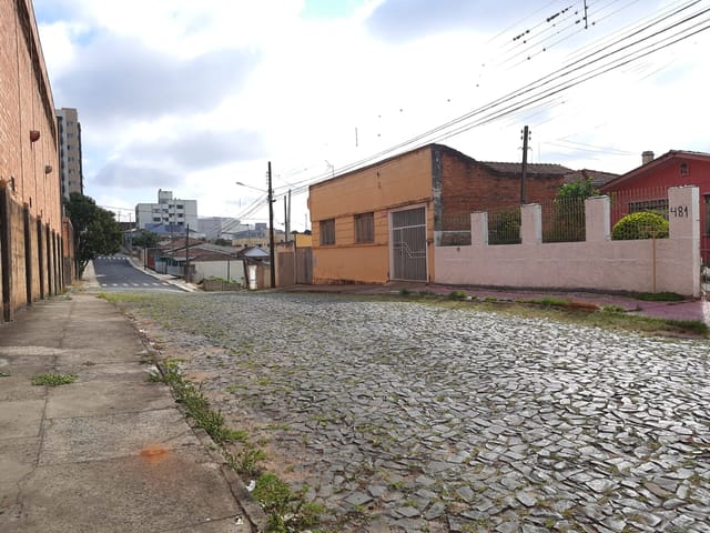 Casa com 363m² 3 quartos e 1 banheiro, à venda, no bairro Oficinas em Ponta Grossa