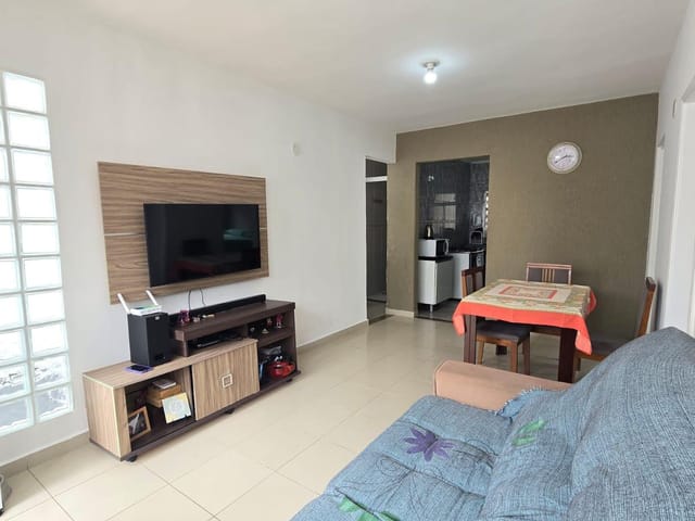 Casa com 250m² 2 quartos e 2 banheiros, à venda, no bairro Vila Paulista em Mogi das Cruzes
