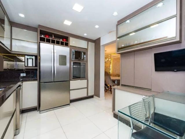 Casa com 200m² 4 quartos e 4 banheiros, à venda, no bairro Jardim das Américas em Curitiba