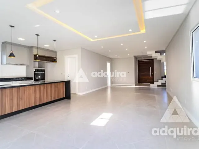Casa com 300m² 3 quartos e 4 banheiros, à venda, no bairro Colônia Dona Luíza em Ponta Grossa
