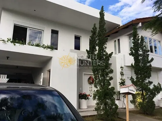 Casa com 450m² 5 quartos e 4 banheiros, para alugar, no bairro Jurerê Internacional em Florianópolis