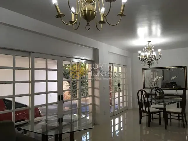 Casa com 450m² 5 quartos e 4 banheiros, para alugar, no bairro Jurerê Internacional em Florianópolis