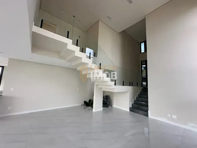 Casa com 656m² 3 quartos e 4 banheiros, à venda, no bairro Loteamento Residencial e Comercial Horto Florestal em Jundiaí