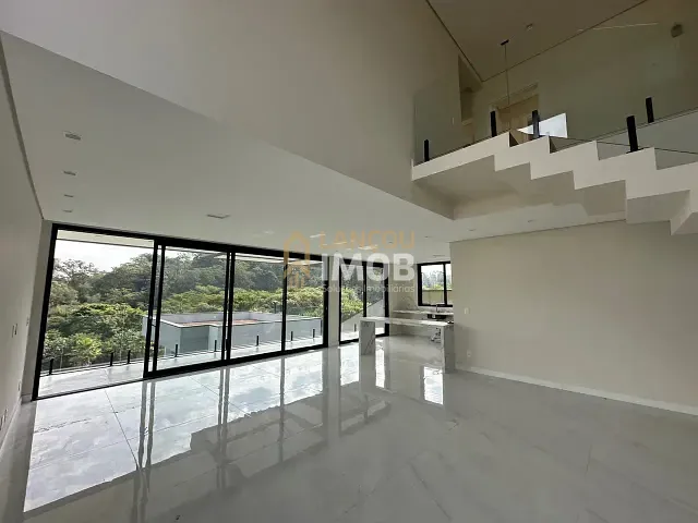 Casa com 656m² 3 quartos e 4 banheiros, à venda, no bairro Loteamento Residencial e Comercial Horto Florestal em Jundiaí