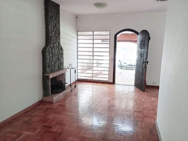 Foto do Casa - Casa à venda no Parque Continental com 300m², 5 quartos, 2 suítes, lareira, piscina e 3 vagas de garagem | Miani Imóveis