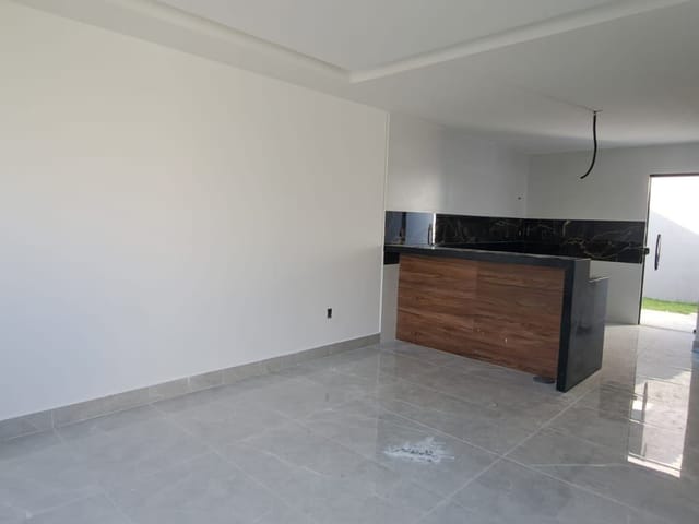 Casa 4 quartos e 3 banheiros, à venda, no bairro Extensão do Bosque em Rio das Ostras