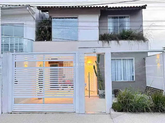 Casa 3 quartos e 4 banheiros, à venda, no bairro Santa Rosa  em Barra Mansa