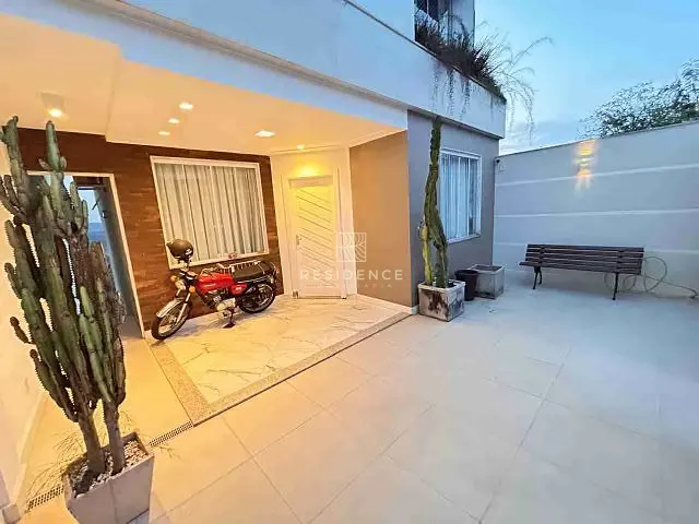 Casa 3 quartos e 4 banheiros, à venda, no bairro Santa Rosa  em Barra Mansa