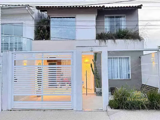 Casa 3 quartos e 4 banheiros, à venda, no bairro Santa Rosa  em Barra Mansa
