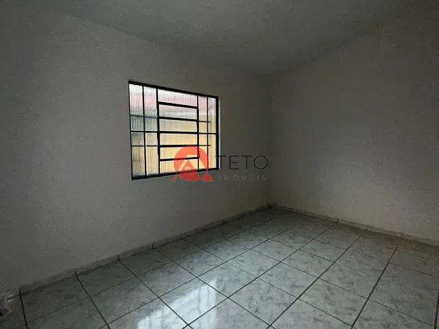 Casa 2 quartos e 1 banheiro, para alugar, no bairro Jardim São Francisco em Maringá