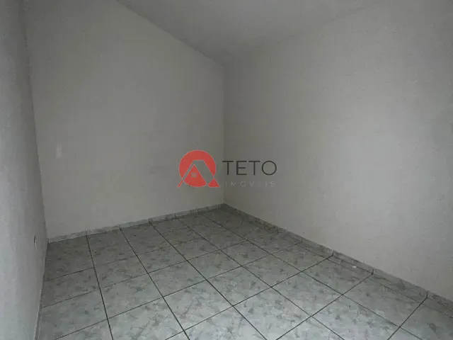 Casa 2 quartos e 1 banheiro, para alugar, no bairro Jardim São Francisco em Maringá
