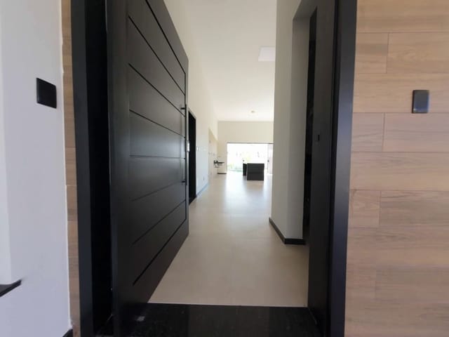 Casa com 450m² 3 quartos e 3 banheiros, à venda, no bairro Zona de Expansão em Aracaju