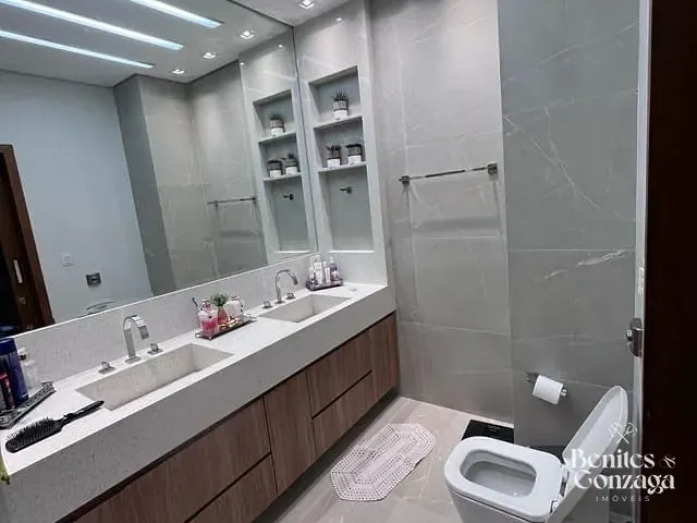 Casa com 440m² 3 quartos e 4 banheiros, para alugar, no bairro Chácaras Aeroporto em Maringá