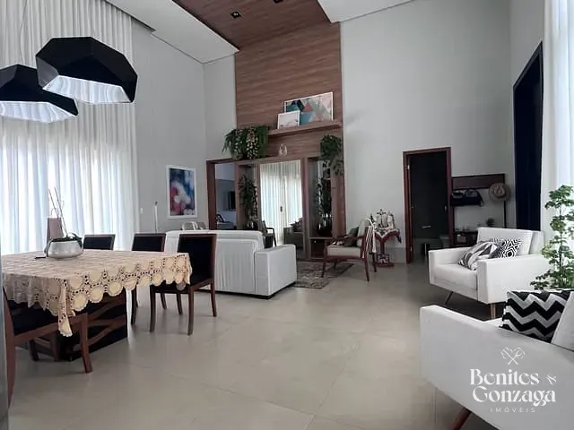 Casa com 440m² 3 quartos e 4 banheiros, para alugar, no bairro Chácaras Aeroporto em Maringá