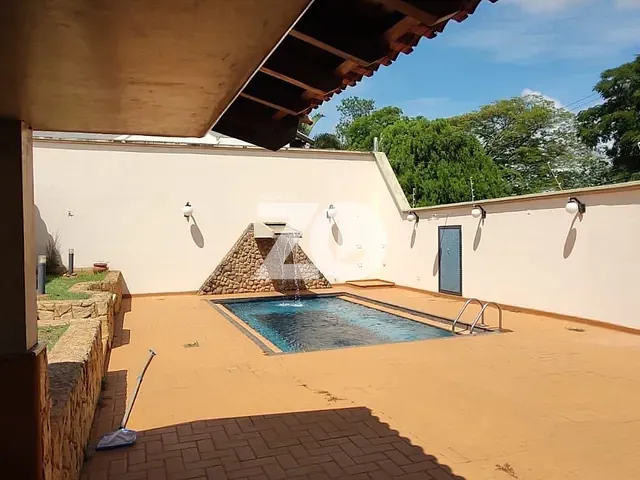Casa com 400m² 2 quartos e 3 banheiros, à venda, no bairro Jardim Estoril em Bauru
