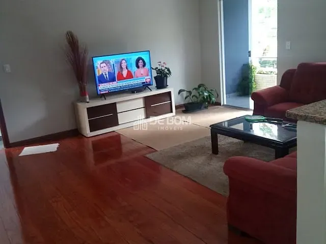 Casa com 345m² 3 quartos e 2 banheiros, à venda, no bairro Jardim Quisisana em Poços de Caldas