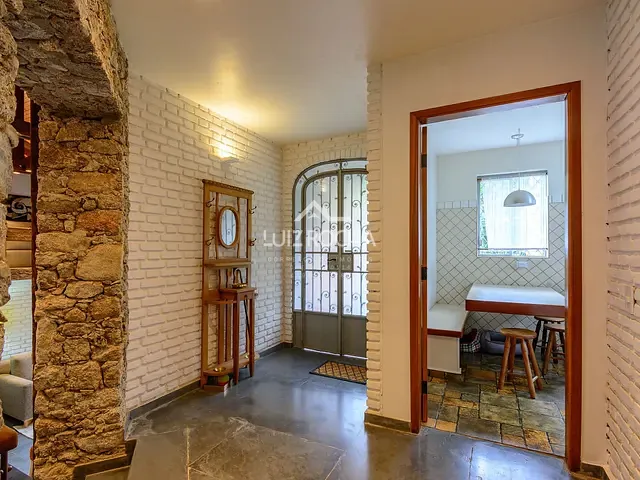 Casa com 1492m² 4 quartos e 7 banheiros, à venda, no bairro Chácara São João em Carapicuíba