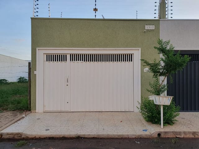 Casa com 128m² 2 quartos e 3 banheiros, à venda, no bairro João Crevelaro em Birigui